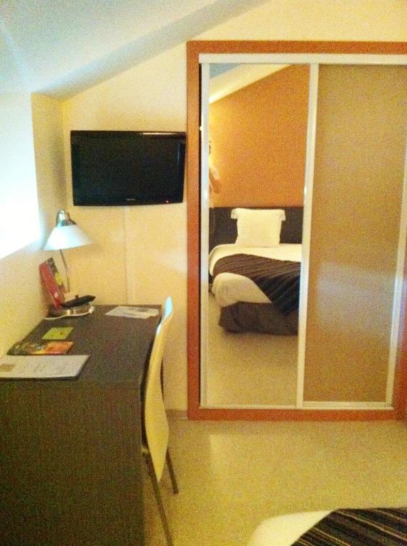 Fasthotel Le Rale Des Genets - Un Hotel Fh Collection Dun-sur-Meuse Habitación foto