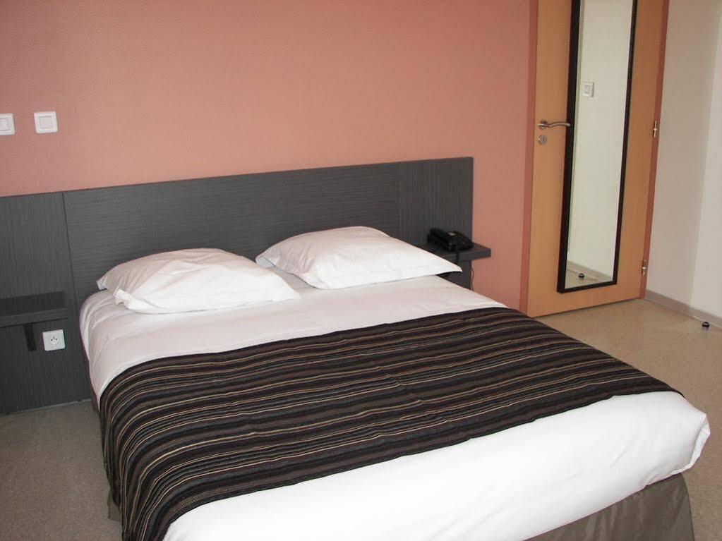 Fasthotel Le Rale Des Genets - Un Hotel Fh Collection Dun-sur-Meuse Exterior foto